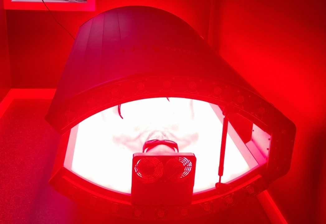 Easy Red Light Therapy: Benefits, Uses & Tips